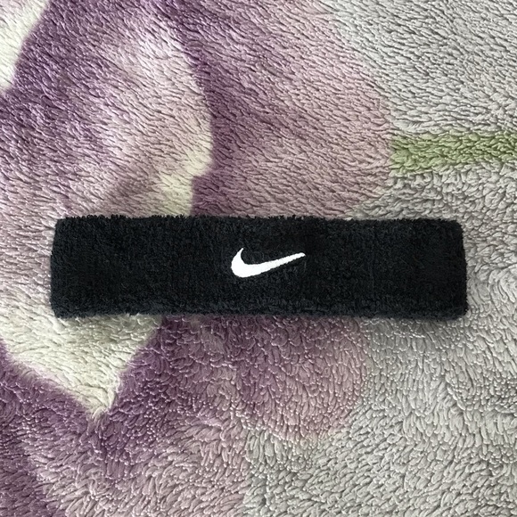 Nike Swoosh Headband - Picture 2 of 4